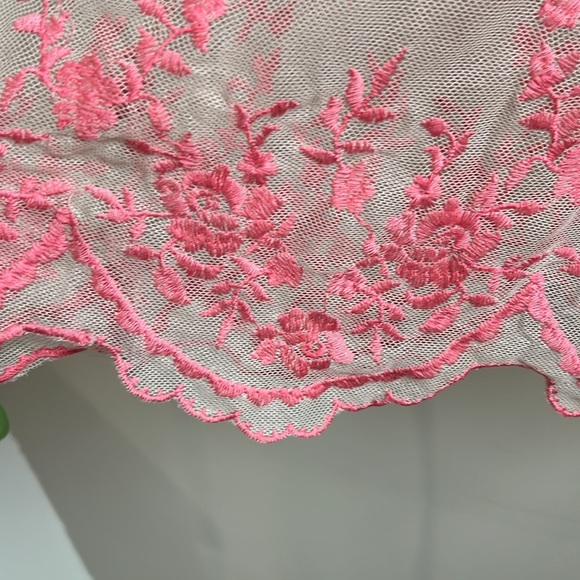 Embroidery mesh tank - Picture 3 of 4